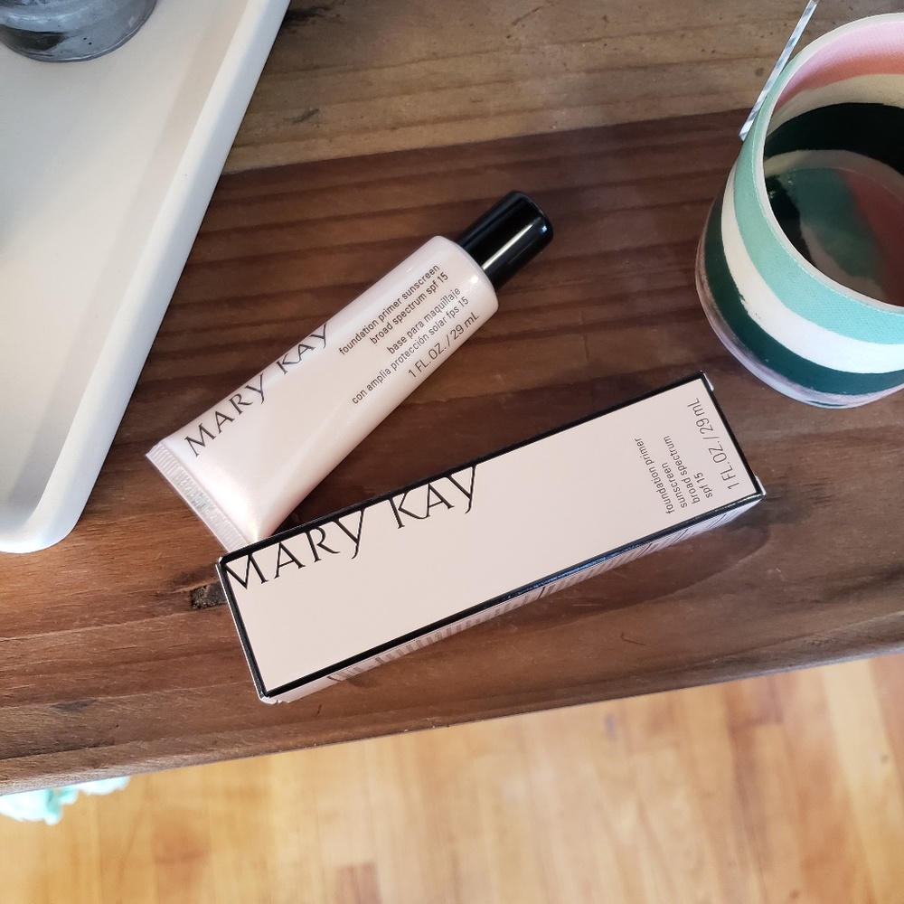 Mary Kay Foundation Primer with SPF 15 Suncreen